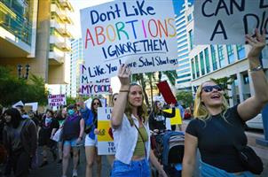 美堕胎权保障遭推翻 最苦可能是女性军人