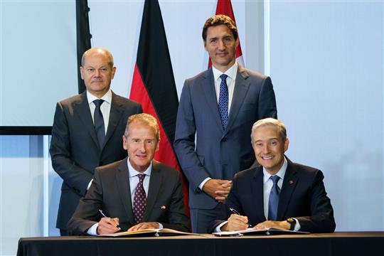 加拿大与德国大众奔驰车厂敲定历史性合作 满足对清洁运输需求