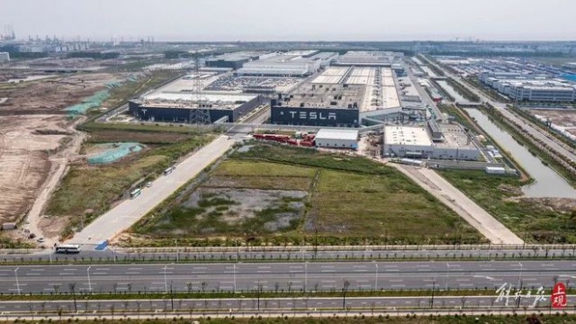 特斯拉上海工厂复工了？无人机现场直击