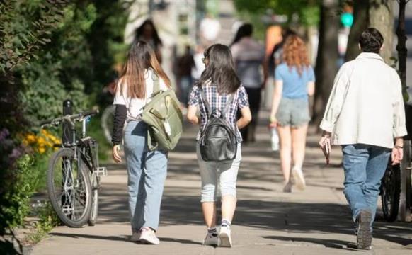加拿大移民部再更新留学生毕业工签资格标准