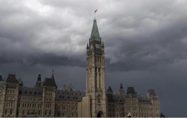 加拿大财长: 新预算包含大裁员计划 或达上万人 加拿大财长: 新预算包含大裁员计划 或达上万人