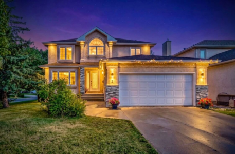 3 Simsbury Place 3室3卫 售价: $729,900